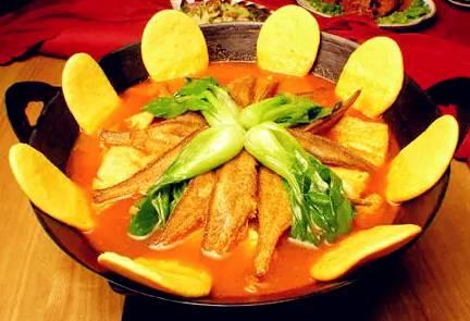 鱼锅饼子图片,融合鲜美鱼香与酥脆饼皮的美食传奇